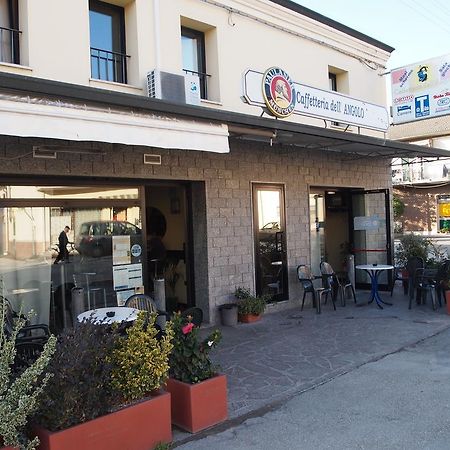 Caffetteria Dell'Angolo Hotel Borghetto Secondo Екстериор снимка