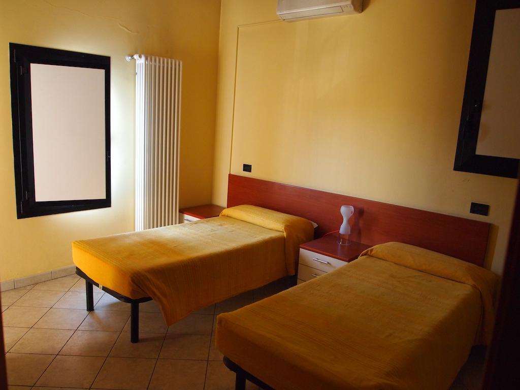 Caffetteria Dell'Angolo Hotel Borghetto Secondo Екстериор снимка
