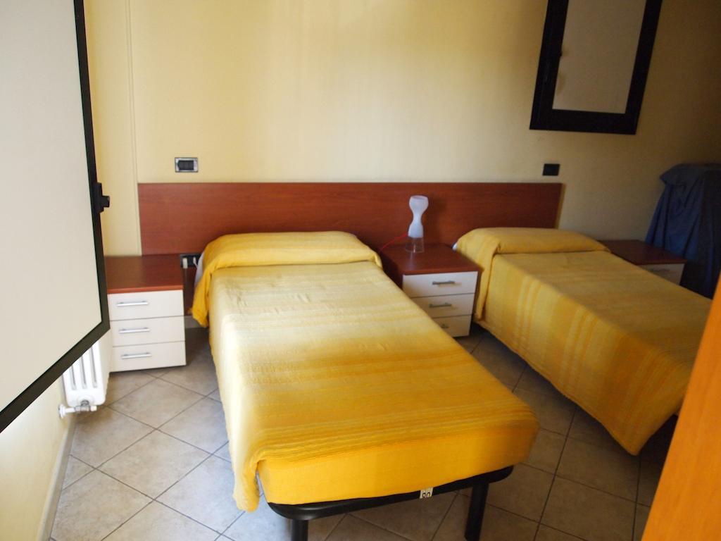 Caffetteria Dell'Angolo Hotel Borghetto Secondo Екстериор снимка