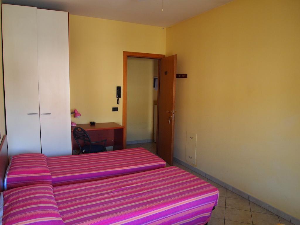 Caffetteria Dell'Angolo Hotel Borghetto Secondo Стая снимка
