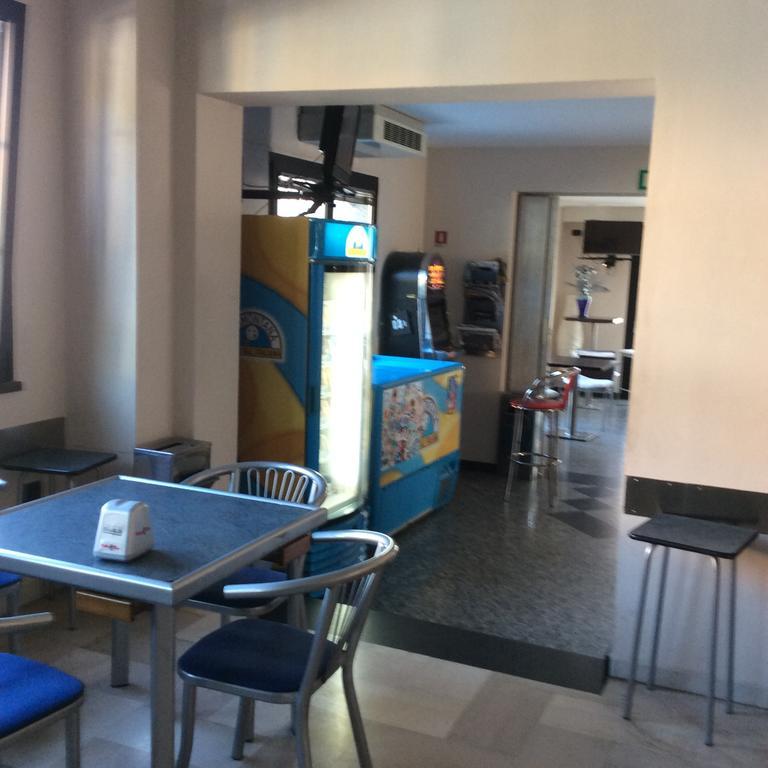 Caffetteria Dell'Angolo Hotel Borghetto Secondo Екстериор снимка