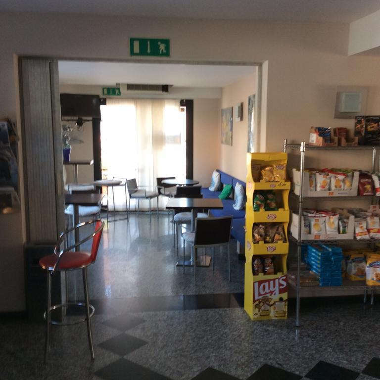 Caffetteria Dell'Angolo Hotel Borghetto Secondo Екстериор снимка